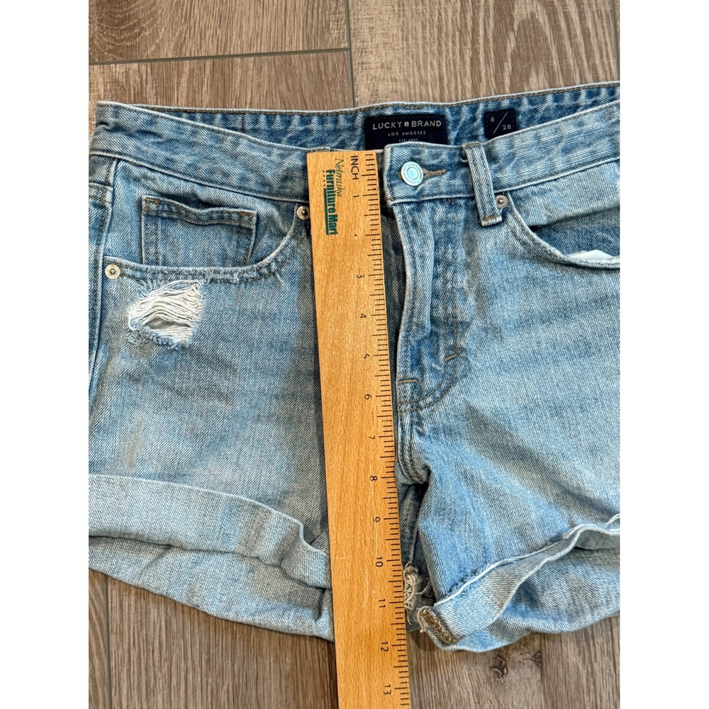 Lucky Brand Womens Distressed Denim Shorts Light Wash Raw Hem Size 6 28 Mid Rise - Picture 4 of 9